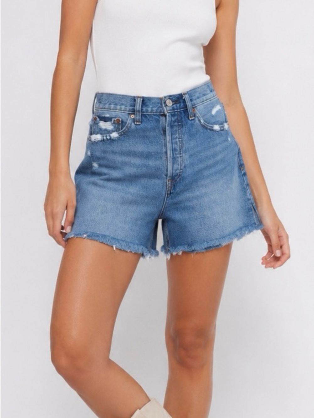 Abercrombie & Fitch High Rise 4" Mom Short Distressed Frayed Light Wash Size 25